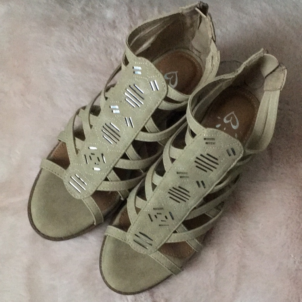 NWT gladiator sandals Justice